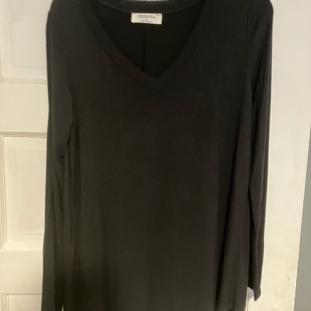 Zenana Outfitters silky Black L/S V-Neck Top to cover your butt over leggings